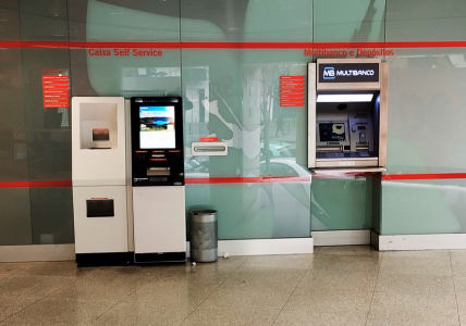 Zona automática de Balcão BPI com Caixa Self Service, ATM Multibanco e Depósitos.