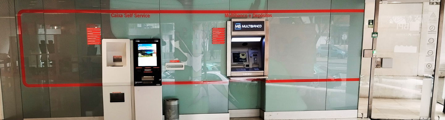 Zona automática de Balcão BPI com Caixa Self Service, ATM Multibanco e Depósitos.