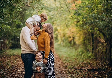 Familia na floresta