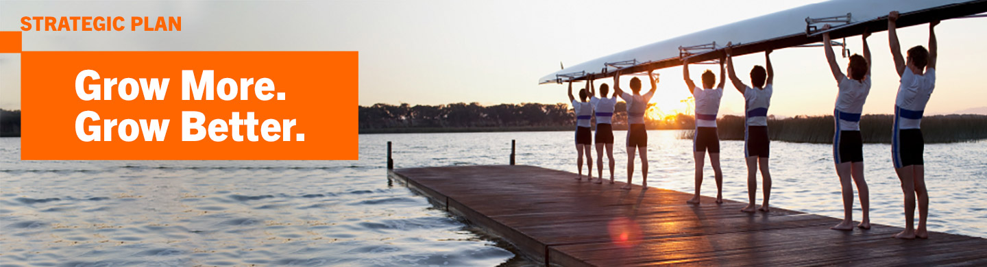 Sportsmen holding a kayak near water. Growing Banco BPI's Strategic Plan.