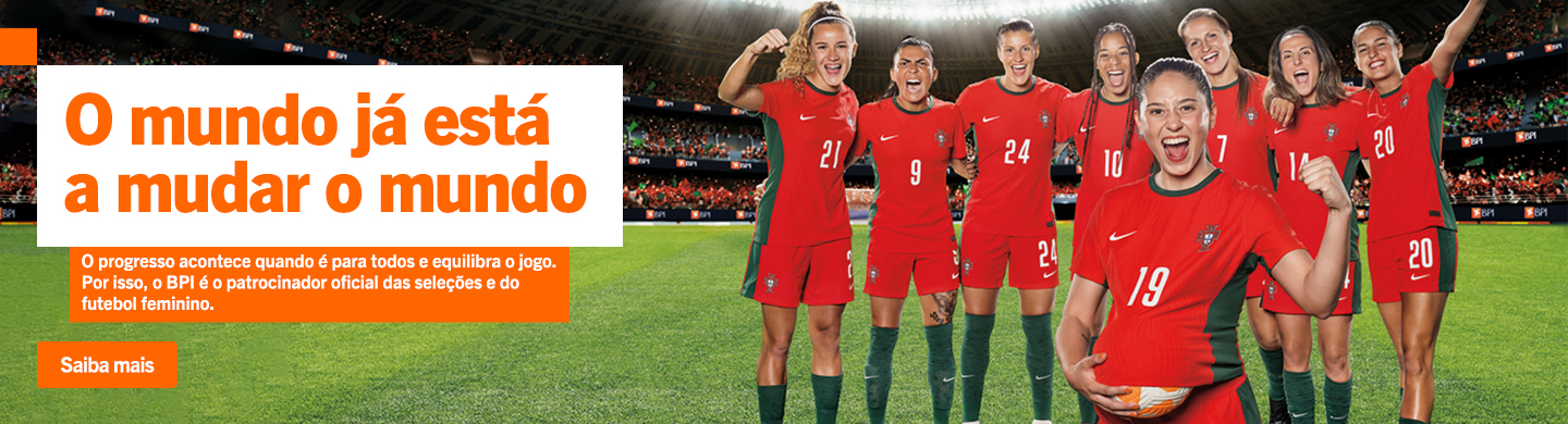 Info: Equipa da seleção feminina portuguesa de futebol num estádio. Com o patrocínio do BPI.