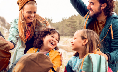 imagem de familia sorridente a conviver