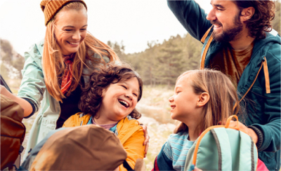 imagem de familia sorridente a conviver