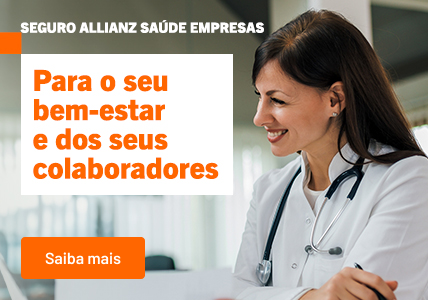 Info: Médica e trabalhadora com o seguro Allianz Saúde Empresas estão numa consulta médica.