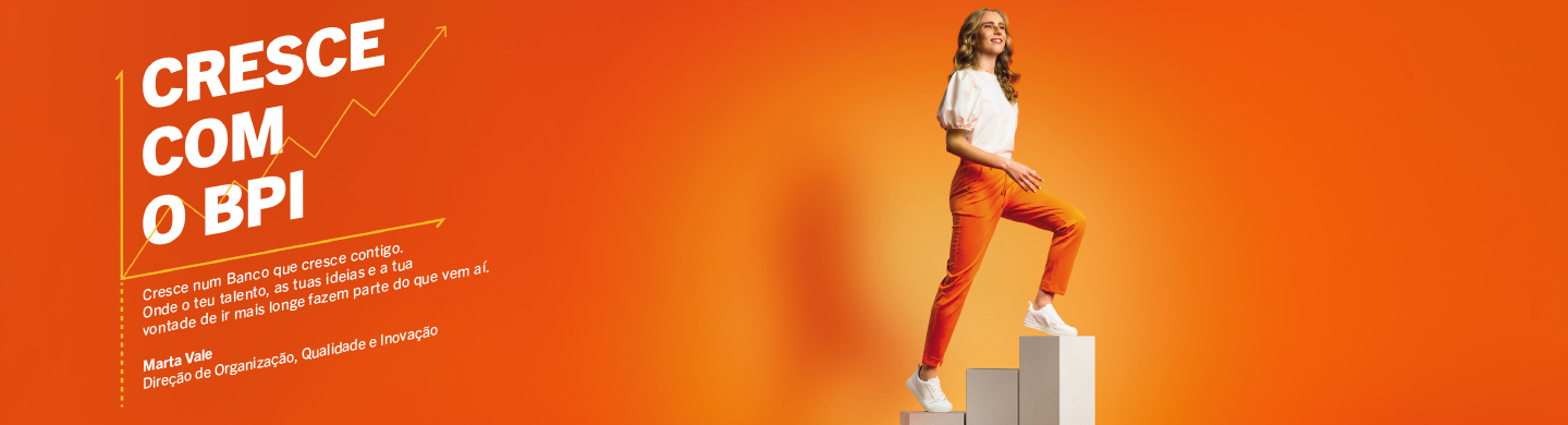 Info: Menina subindo degraus